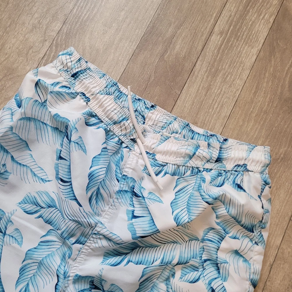 Janie & Jack boys Leaf Pattern Swim Trunks Size 16.  Blue And White